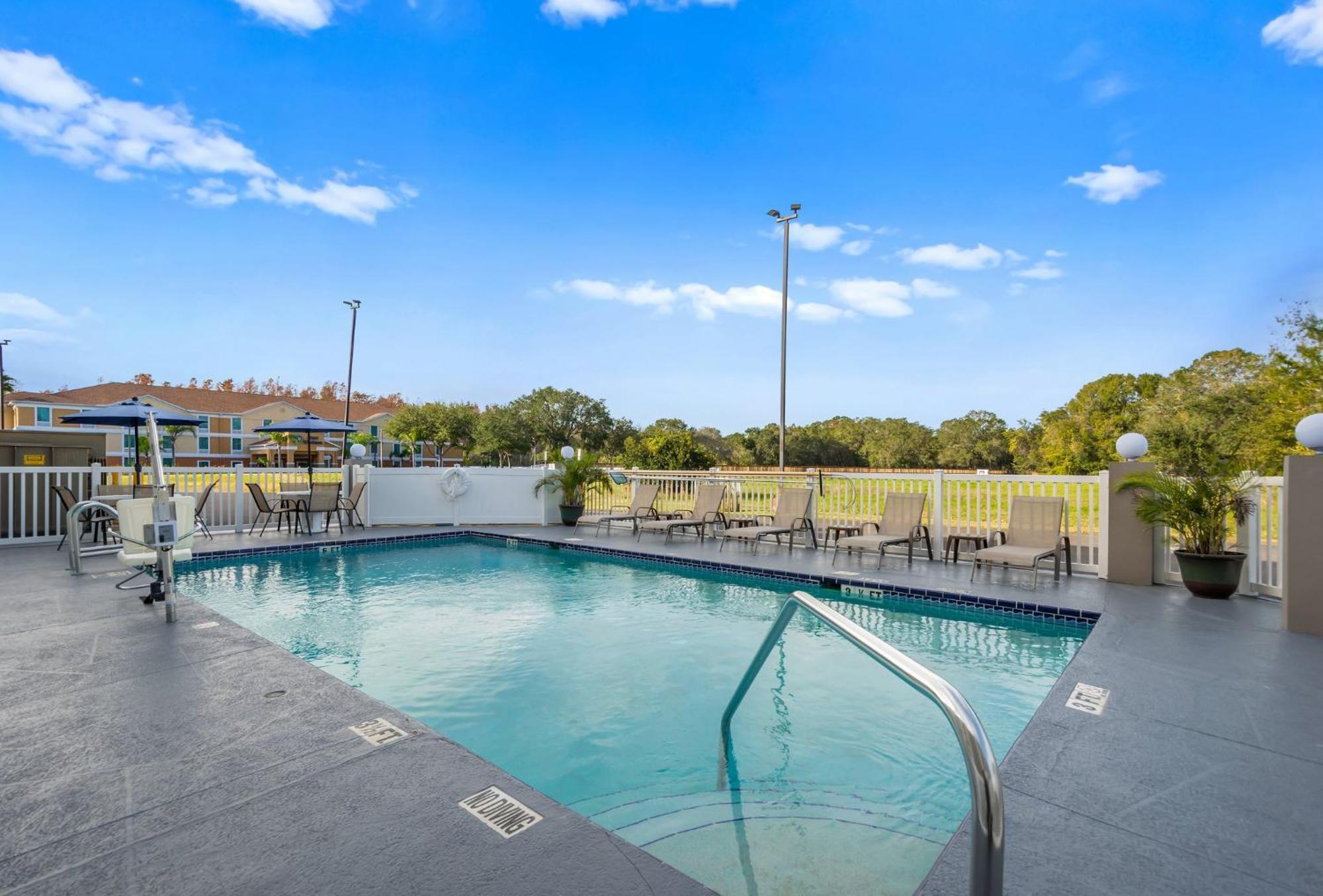 Spot X Hotel Tampa - Wesley Chapel By The Red Collection Экстерьер фото